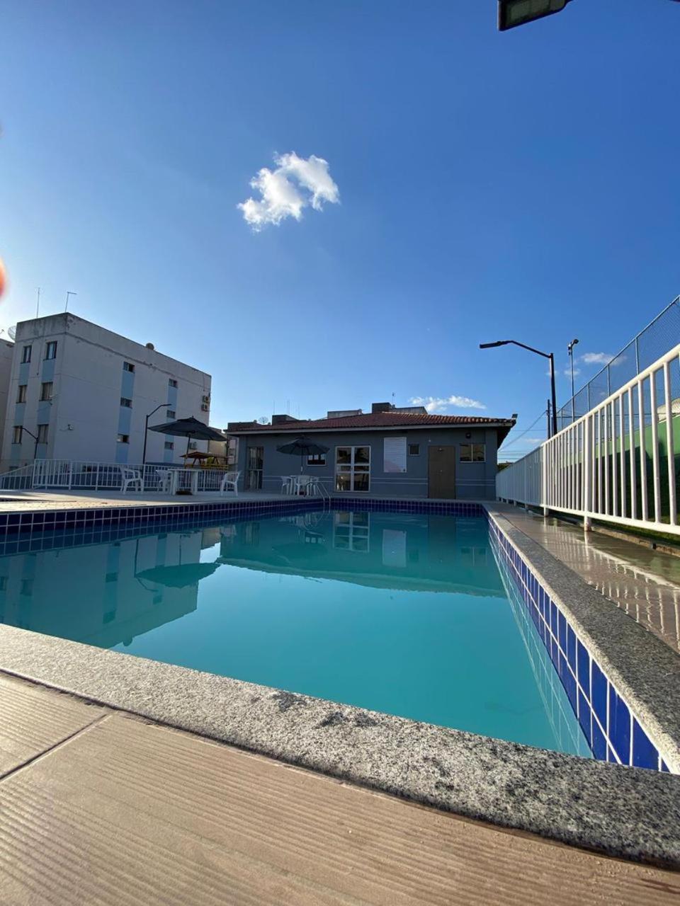 Ap Aconchegante Com Piscina E Estacionamento Proximo Ao Centro Lägenhet Feira de Santana Exteriör bild